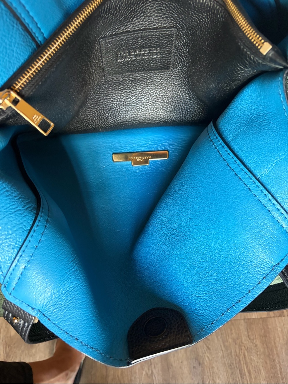 Marc Jacobs Leather Tote The Director Black Leather With Blue Lining Large EUC - Picture 16 of 16